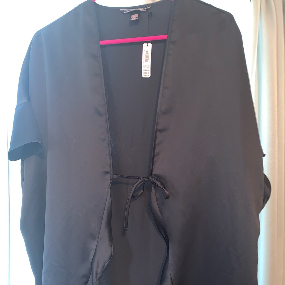 NWT VICTORIAS SECRET black short sleeve robe